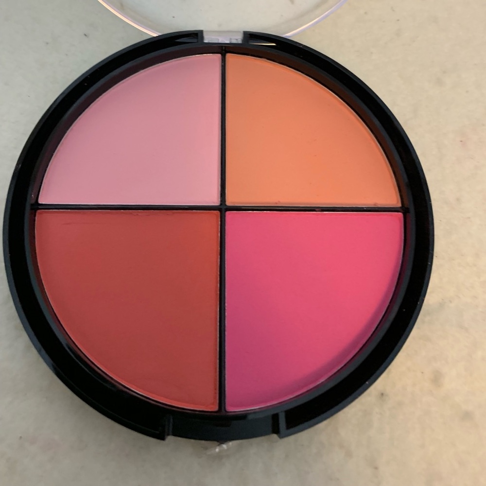 Quad blush